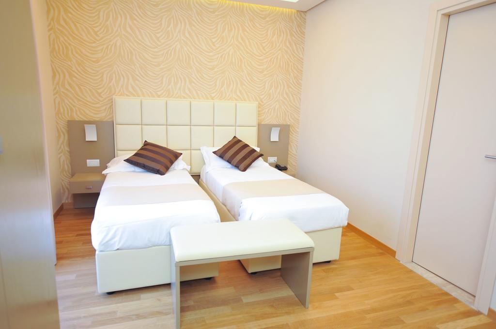 Hotel Dori Peschiera del Garda Habitación foto